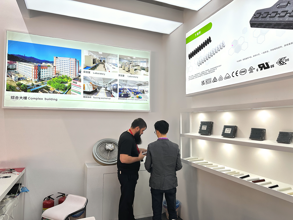 1761612812103584.png test04.png